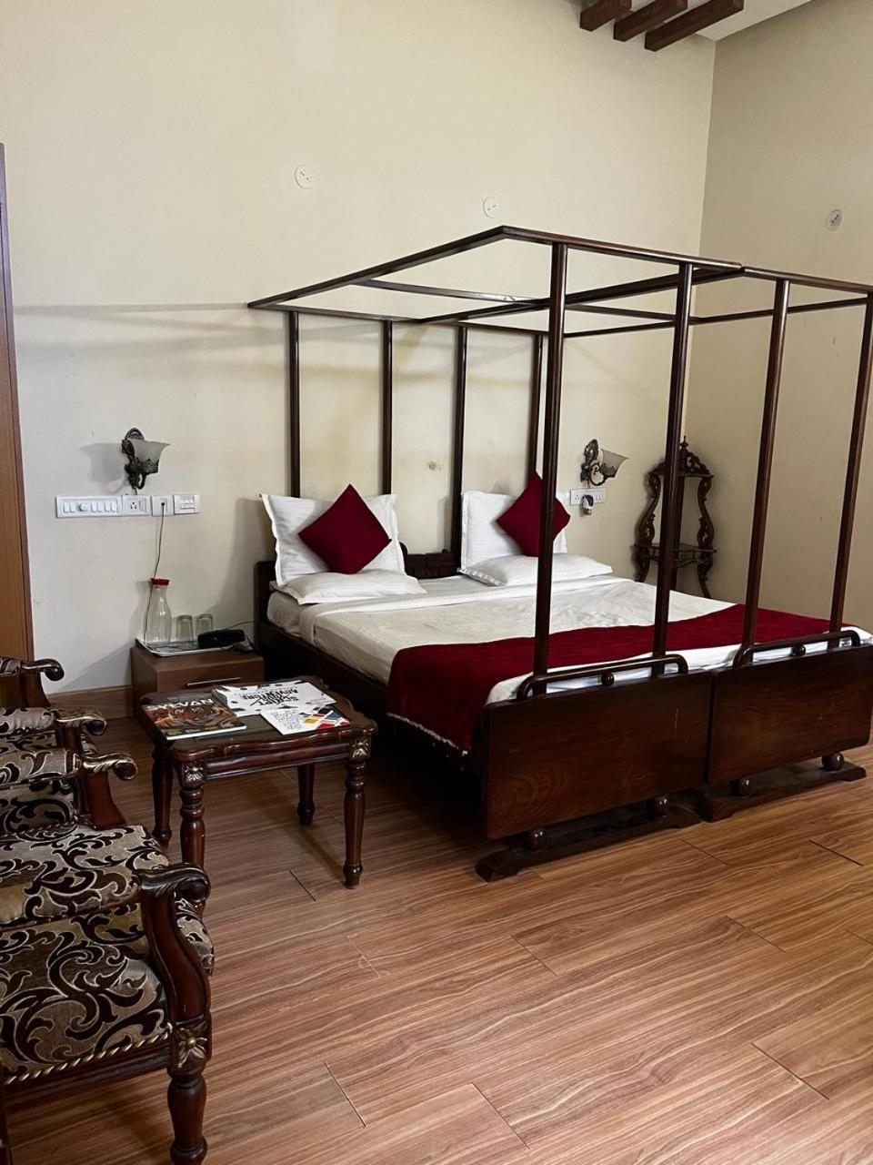 Kstdc Hotel Mayura Pine Top Nandi Hills Екстериор снимка