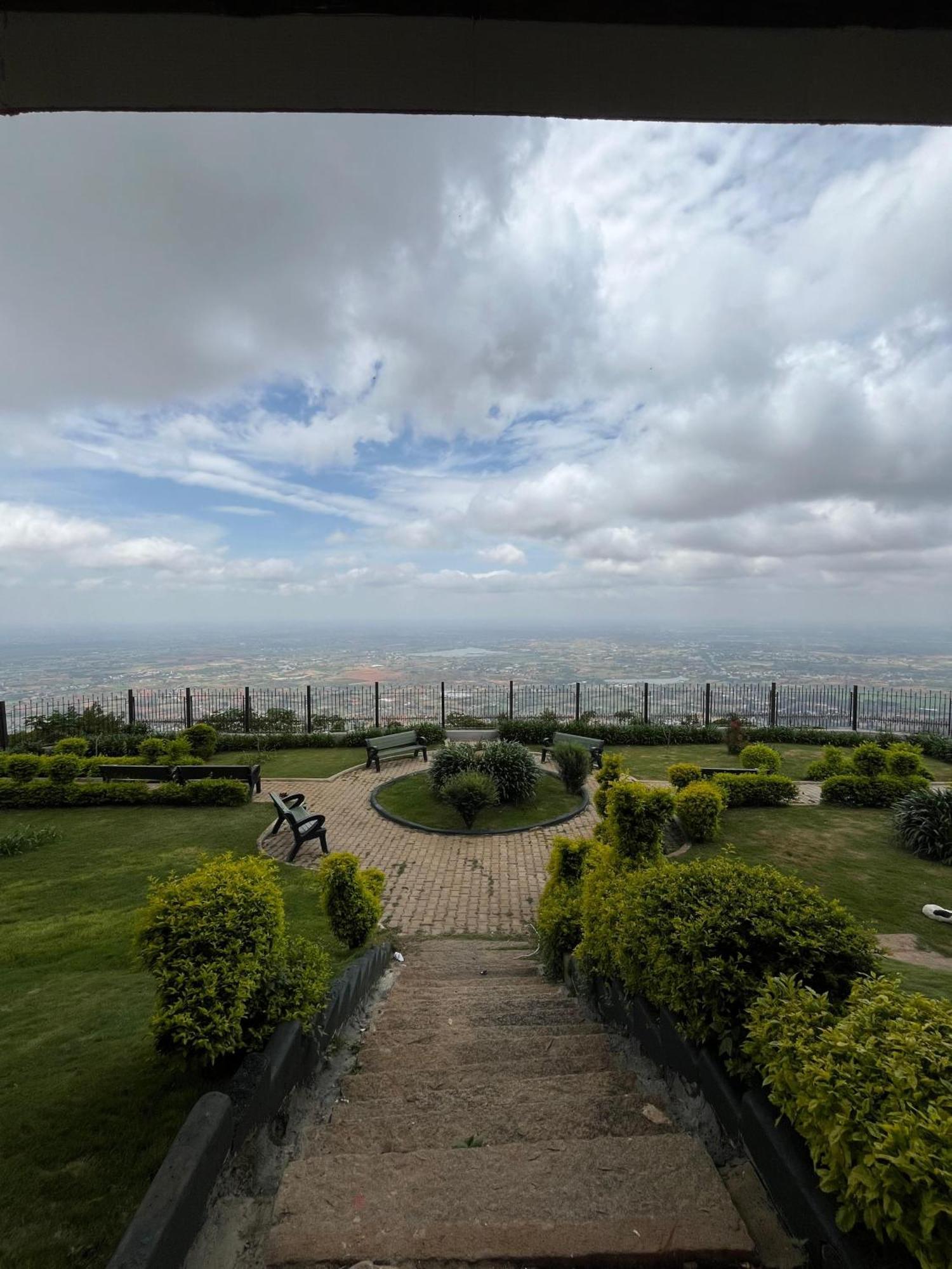 Kstdc Hotel Mayura Pine Top Nandi Hills Екстериор снимка